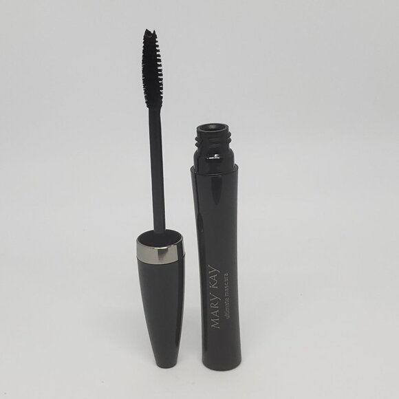 Mary Kay Ultimate Mascara - Black - Picture 2 of 5